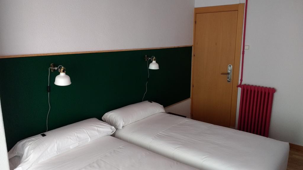 The Bridge Hotel Saragozza Esterno foto